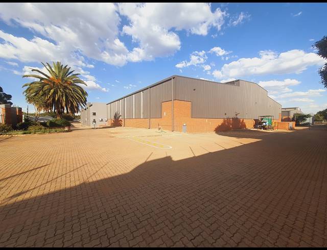 4,892M² WAREHOUSE TO LET IN POMONA